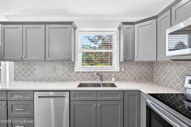 5111 Oaklawn Park Dr, Louisville, KY 40299