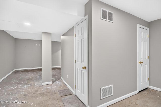 5111 Oaklawn Park Dr, Louisville, KY 40299