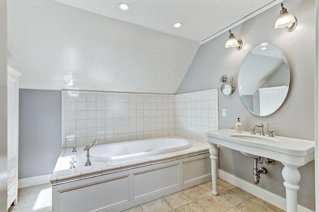 725 33rd Street, Sacramento, CA 95816