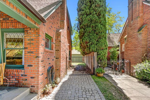 725 33rd Street, Sacramento, CA 95816