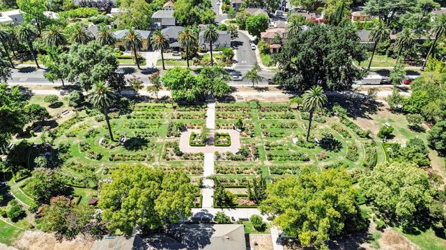 725 33rd Street, Sacramento, CA 95816