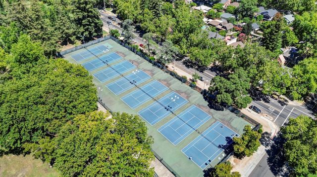 725 33rd Street, Sacramento, CA 95816