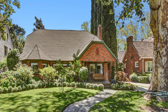 725 33rd Street, Sacramento, CA 95816
