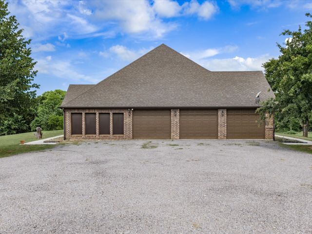 910 County Road 1111, Decatur, TX 76234