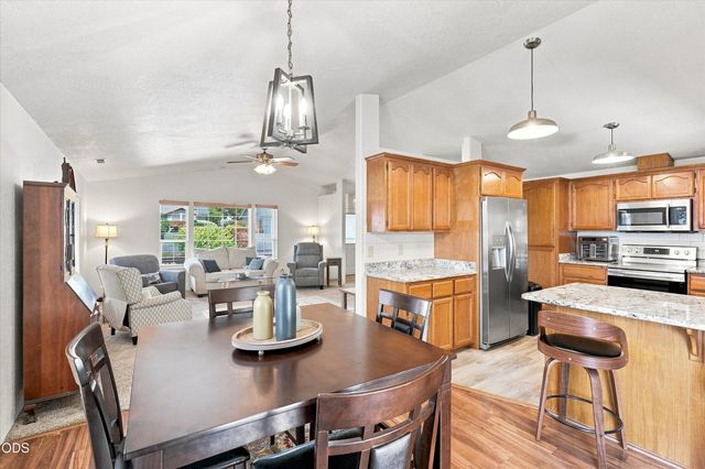 468 Westminster Drive, Eagle Point, OR 97524