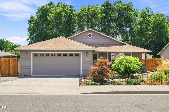 468 Westminster Drive, Eagle Point, OR 97524