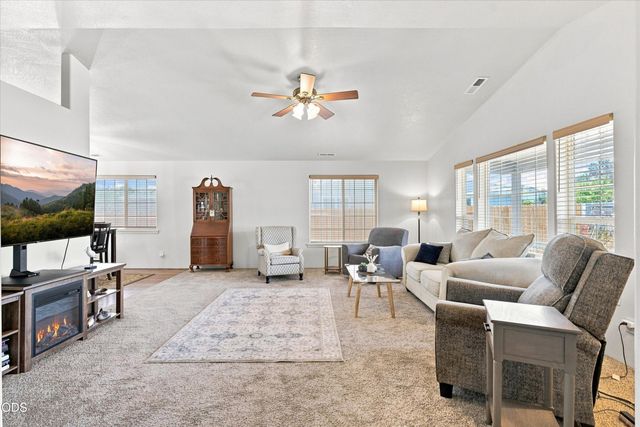 468 Westminster Drive, Eagle Point, OR 97524