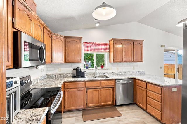 468 Westminster Drive, Eagle Point, OR 97524