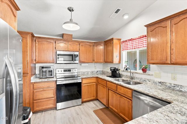 468 Westminster Drive, Eagle Point, OR 97524