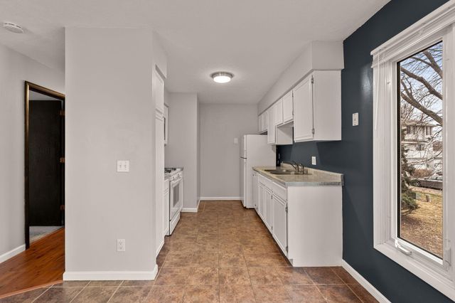 250 Cambria Court, Woodbury, MN 55125