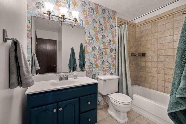 250 Cambria Court, Woodbury, MN 55125