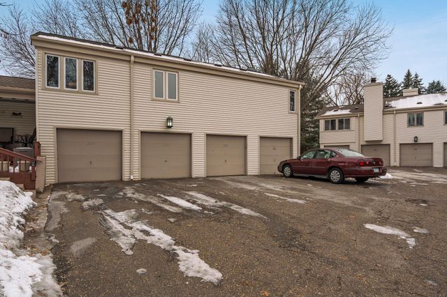 250 Cambria Court, Woodbury, MN 55125