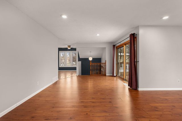 250 Cambria Court, Woodbury, MN 55125