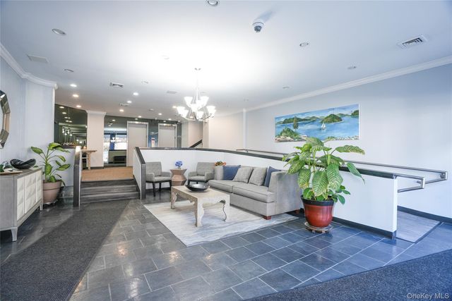 400 High Point Drive 204, Hartsdale, NY 10530