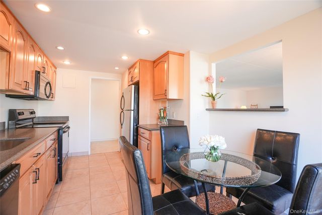 400 High Point Drive 204, Hartsdale, NY 10530