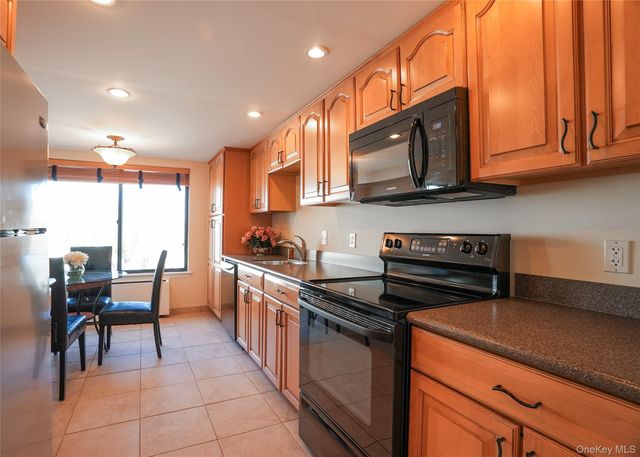 400 High Point Drive 204, Hartsdale, NY 10530