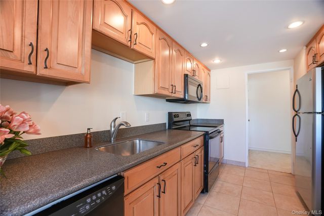 400 High Point Drive 204, Hartsdale, NY 10530