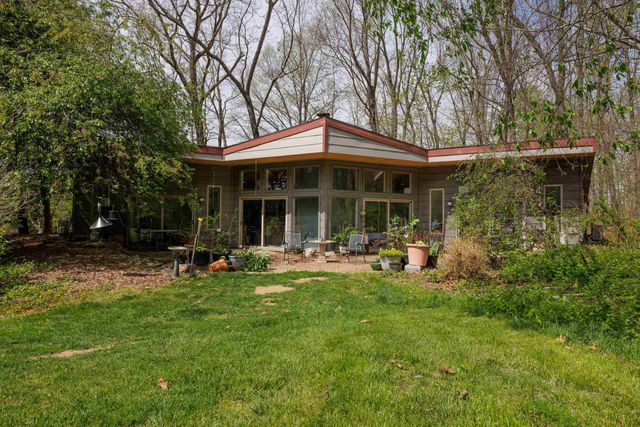 7598 N LEE HWY, Raphine, VA 24472