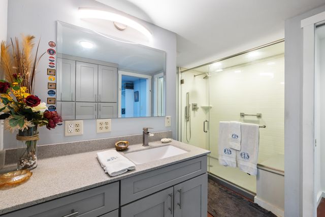 7598 N LEE HWY, Raphine, VA 24472