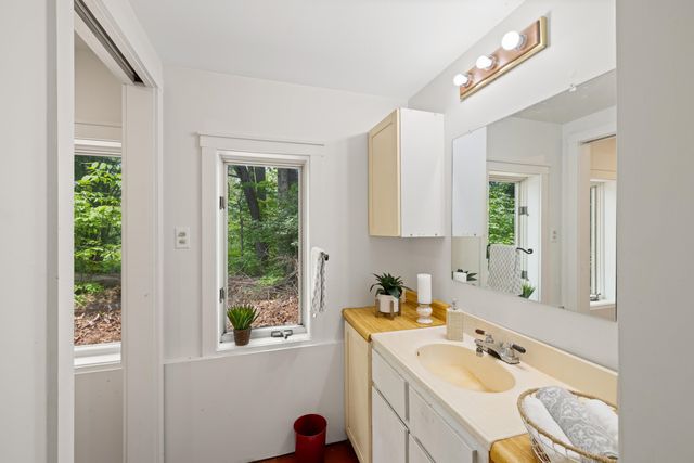 7598 N LEE HWY, Raphine, VA 24472