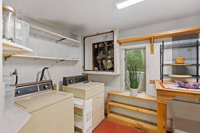 7598 N LEE HWY, Raphine, VA 24472