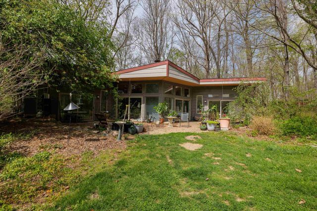 7598 N LEE HWY, Raphine, VA 24472