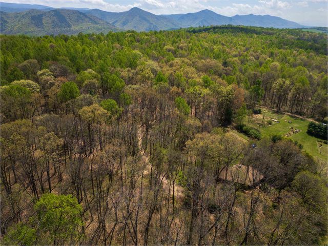7598 N LEE HWY, Raphine, VA 24472