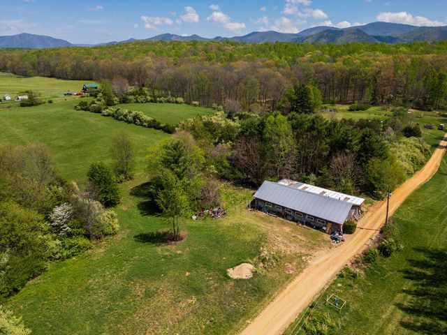 7598 N LEE HWY, Raphine, VA 24472