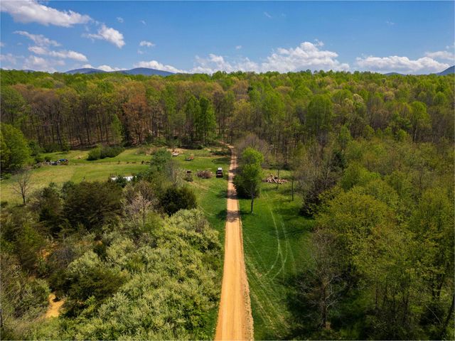 7598 N LEE HWY, Raphine, VA 24472