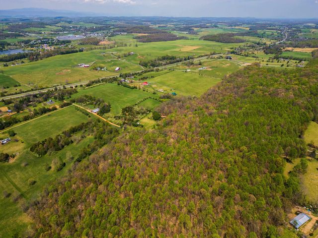 7598 N LEE HWY, Raphine, VA 24472