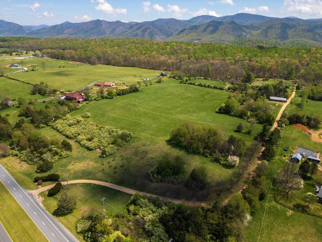 7598 N LEE HWY, Raphine, VA 24472
