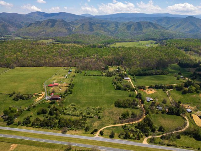 7598 N LEE HWY, Raphine, VA 24472