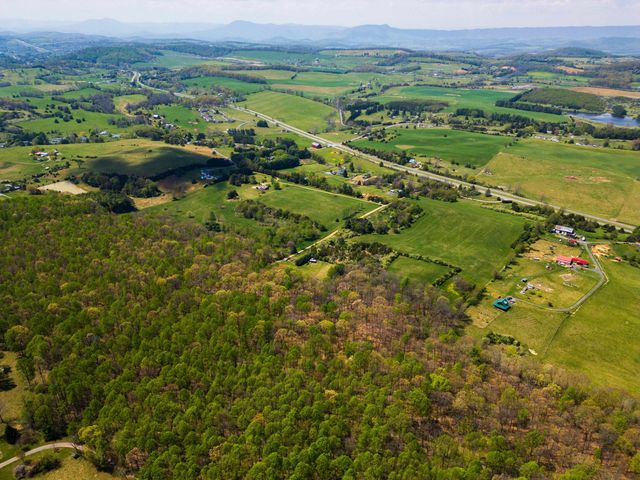 7598 N LEE HWY, Raphine, VA 24472