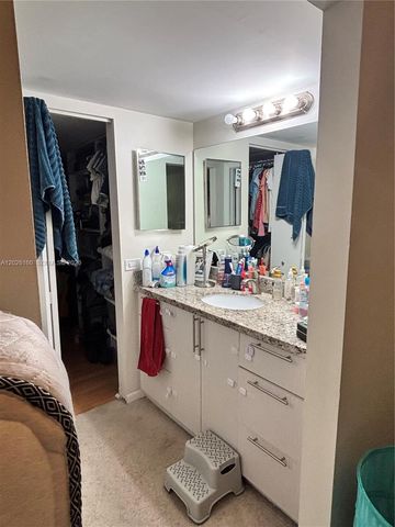 450 Commodore Dr 108, Plantation, FL 33325