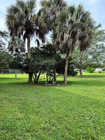 450 Commodore Dr 108, Plantation, FL 33325