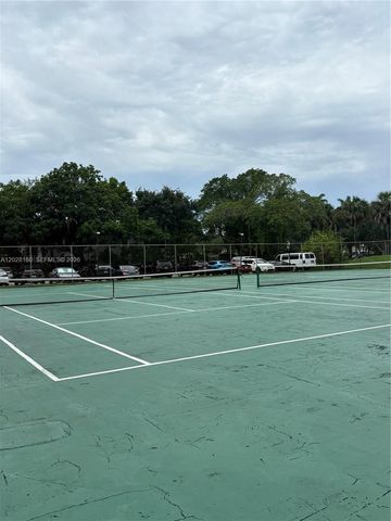 450 Commodore Dr 108, Plantation, FL 33325