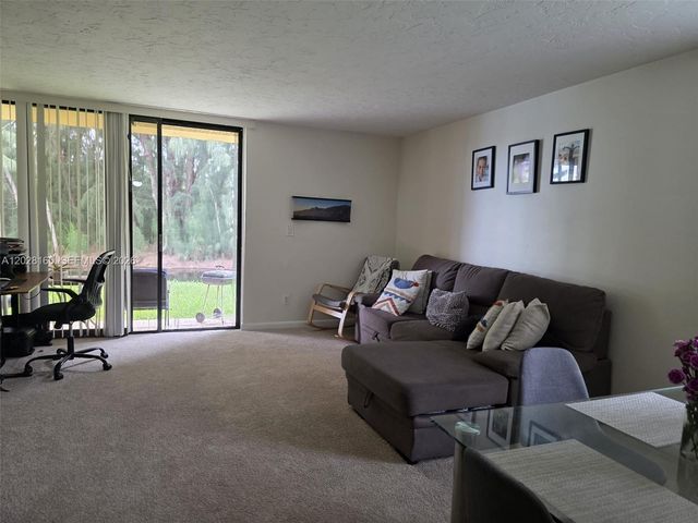 450 Commodore Dr 108, Plantation, FL 33325