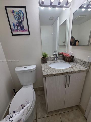 450 Commodore Dr 108, Plantation, FL 33325