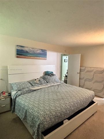 450 Commodore Dr 108, Plantation, FL 33325