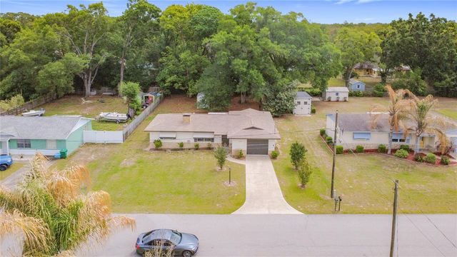 615 THIRD AVENUE, Lady Lake, FL 32159