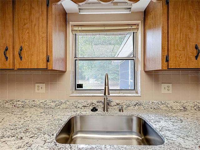 615 THIRD AVENUE, Lady Lake, FL 32159