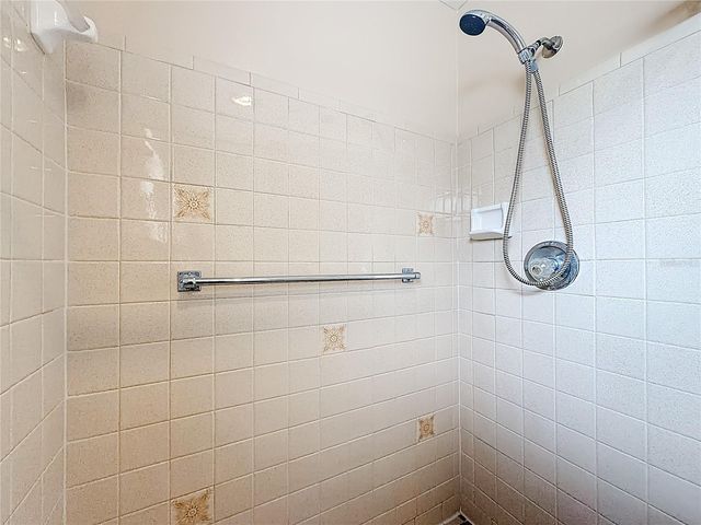 615 THIRD AVENUE, Lady Lake, FL 32159