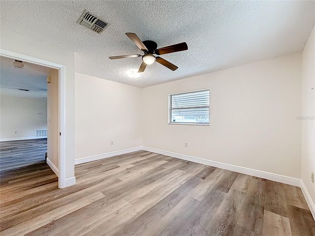 615 THIRD AVENUE, Lady Lake, FL 32159