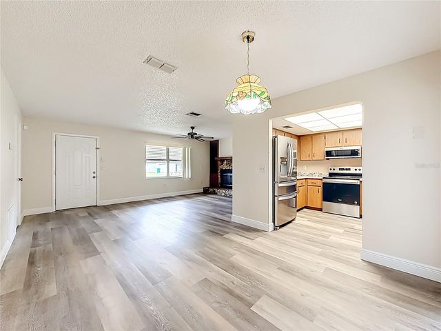 615 THIRD AVENUE, Lady Lake, FL 32159