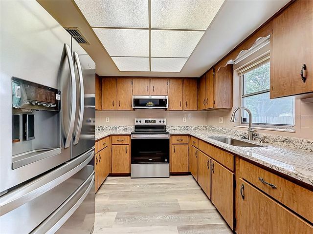 615 THIRD AVENUE, Lady Lake, FL 32159