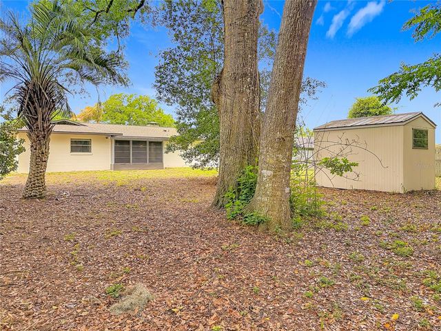 615 THIRD AVENUE, Lady Lake, FL 32159