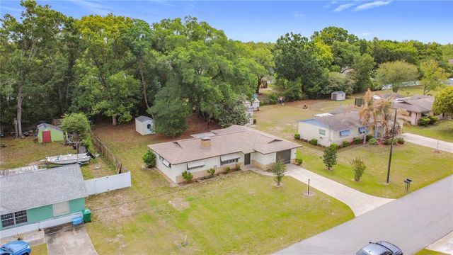 615 THIRD AVENUE, Lady Lake, FL 32159