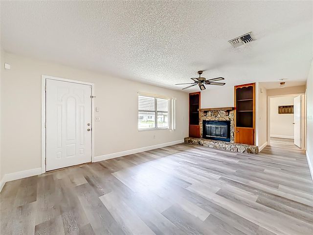 615 THIRD AVENUE, Lady Lake, FL 32159