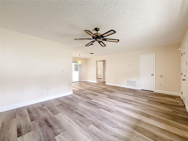 615 THIRD AVENUE, Lady Lake, FL 32159