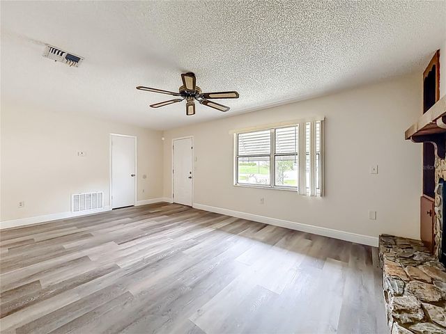 615 THIRD AVENUE, Lady Lake, FL 32159